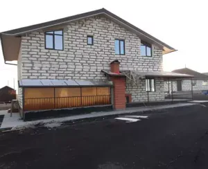 Готовый дом из газобетона с каменной отделкой